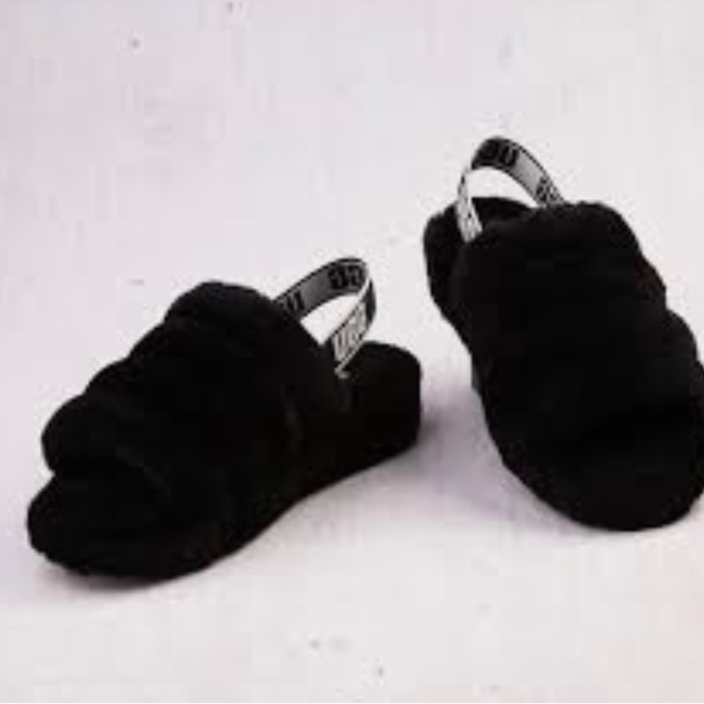 Ugg black yeah slippers brand new